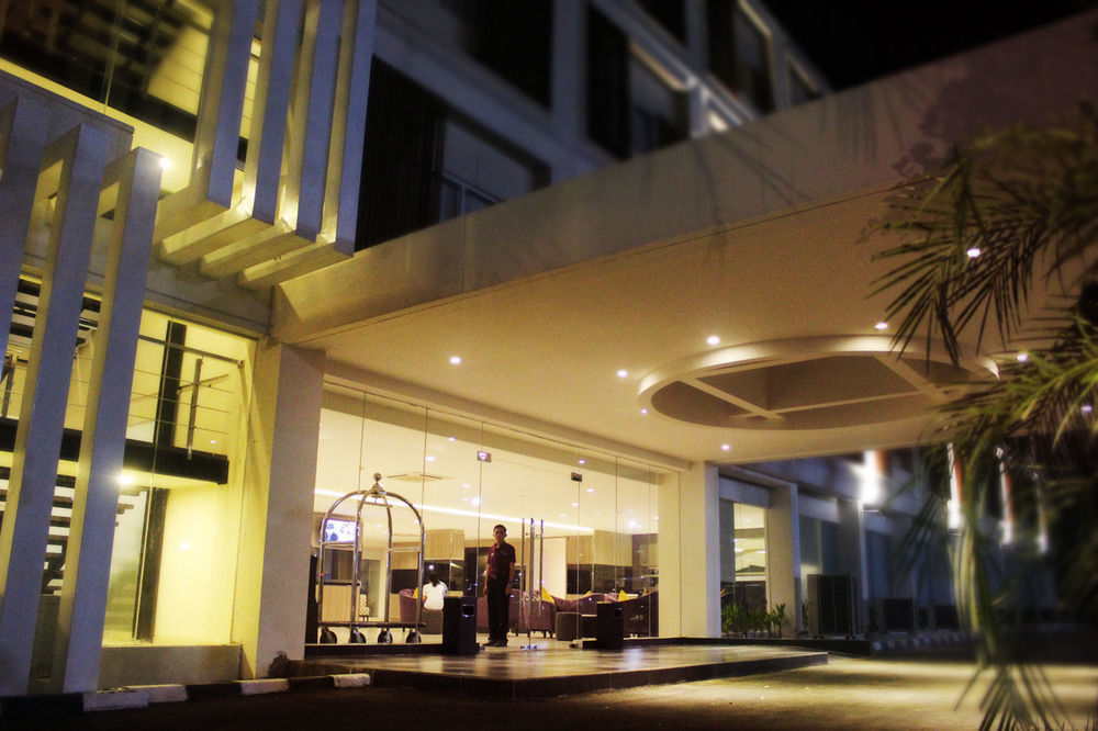 Swiss-Belinn Cibitung Exterior photo