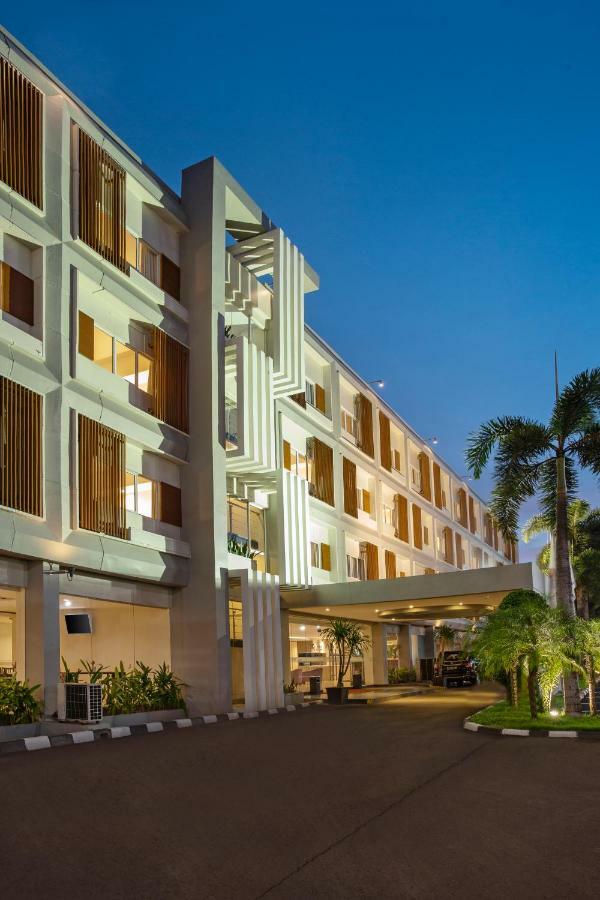 Swiss-Belinn Cibitung Exterior photo