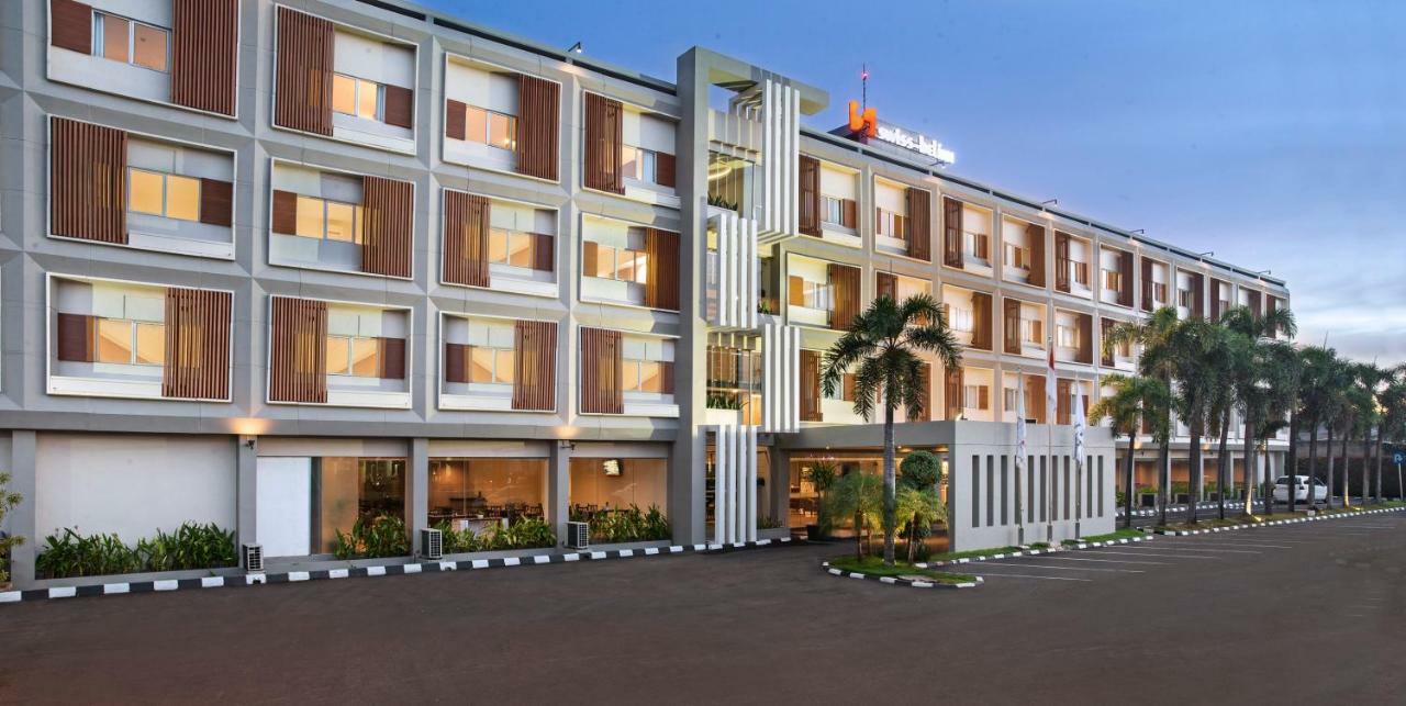 Swiss-Belinn Cibitung Exterior photo